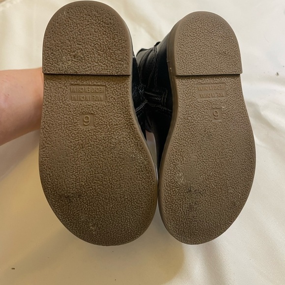 Girls Old Navy size 6 (13.5) black boots - Picture 5 of 7